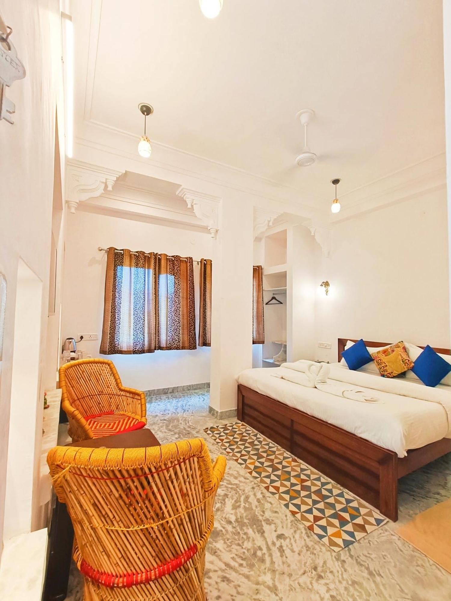 Hotel Prakash Ji'S Haveli -Luxurious Lakeside Retreat- Udaipur Zimmer foto
